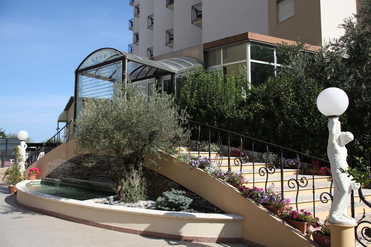 Hotel Plaza Llido Degli Estensi Buitenkant foto