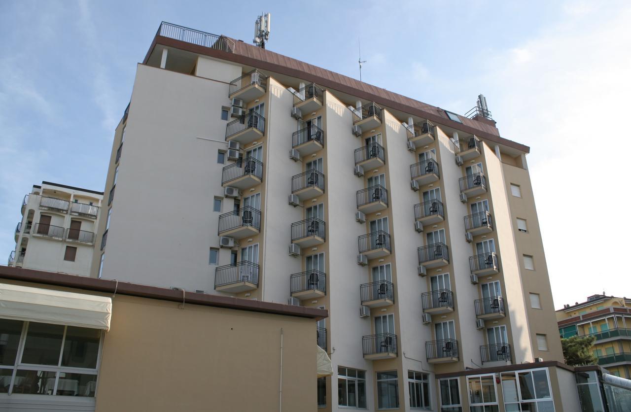 Hotel Plaza Llido Degli Estensi Buitenkant foto