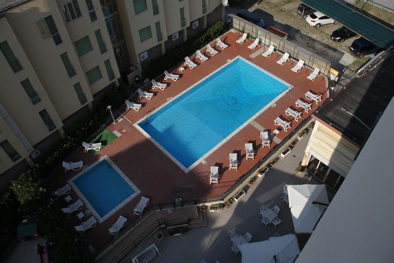 Hotel Plaza Llido Degli Estensi Buitenkant foto