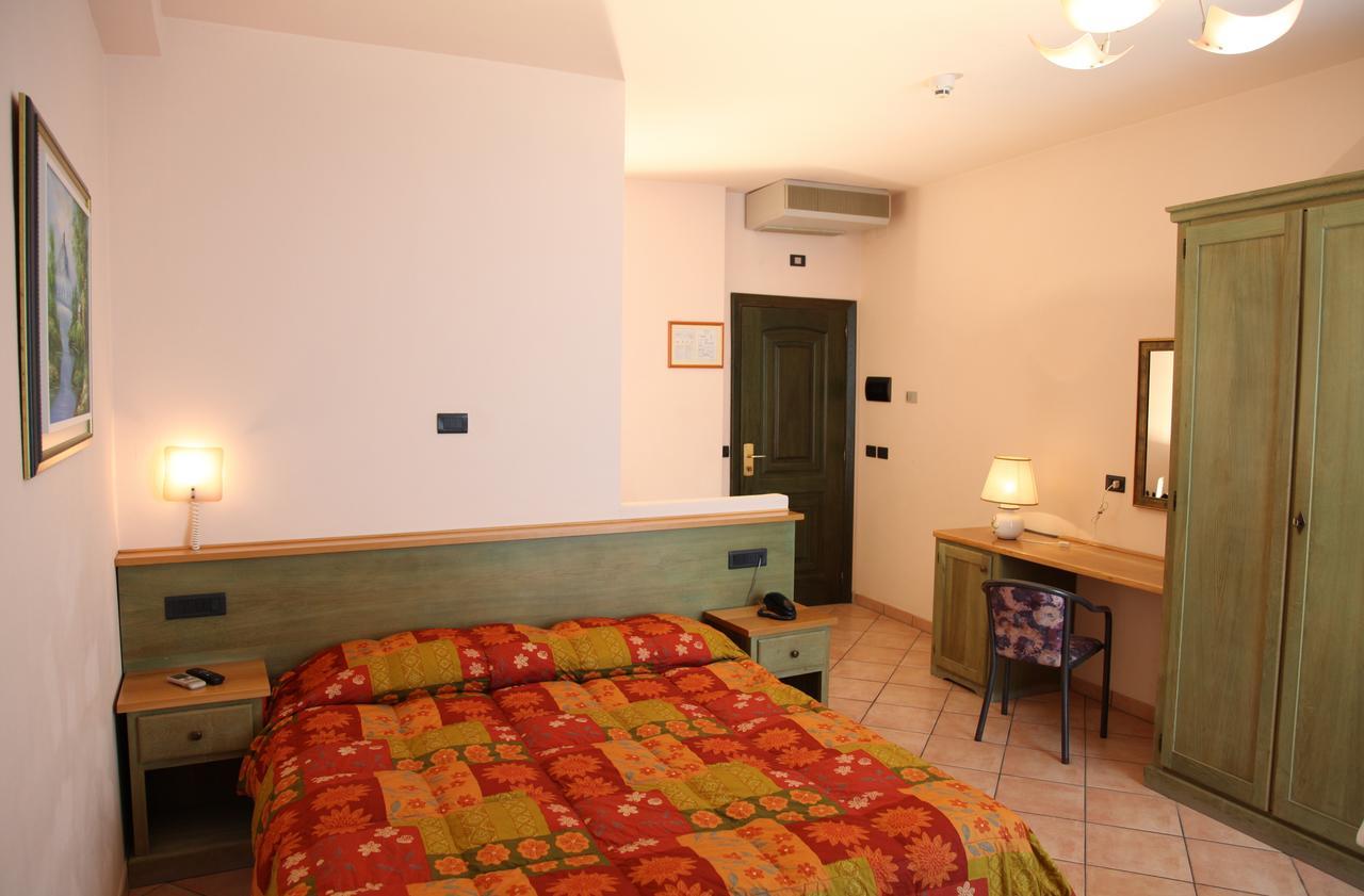 Hotel Plaza Llido Degli Estensi Buitenkant foto
