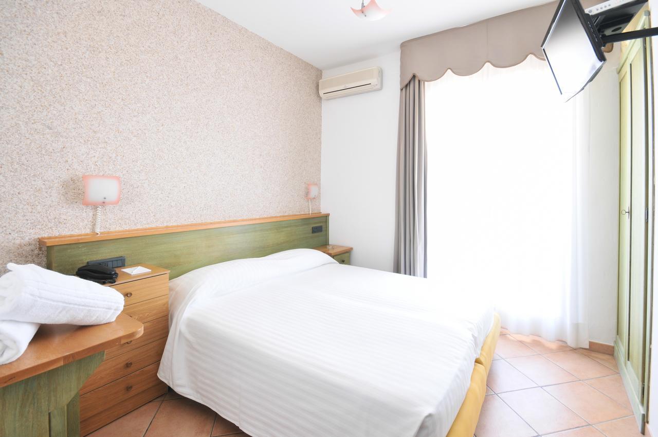 Hotel Plaza Llido Degli Estensi Buitenkant foto