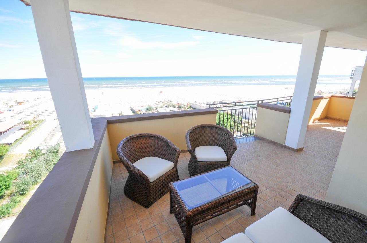 Hotel Plaza Llido Degli Estensi Buitenkant foto