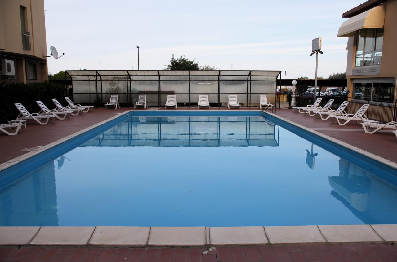 Hotel Plaza Llido Degli Estensi Buitenkant foto