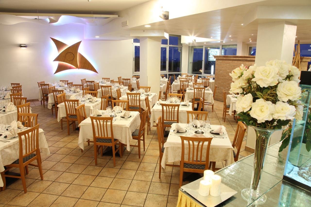 Hotel Plaza Llido Degli Estensi Buitenkant foto