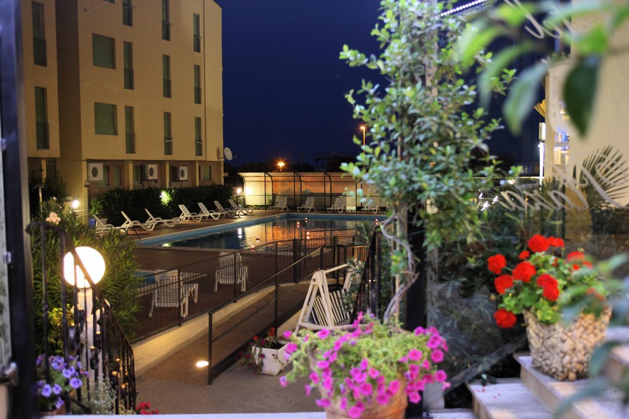 Hotel Plaza Llido Degli Estensi Buitenkant foto