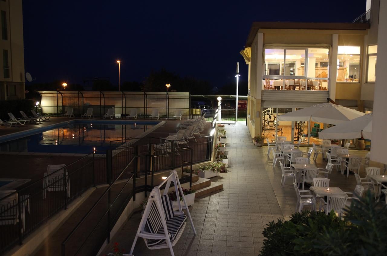 Hotel Plaza Llido Degli Estensi Buitenkant foto