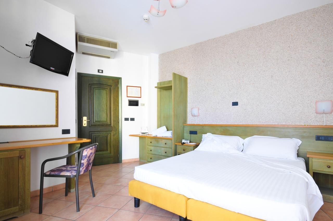 Hotel Plaza Llido Degli Estensi Buitenkant foto