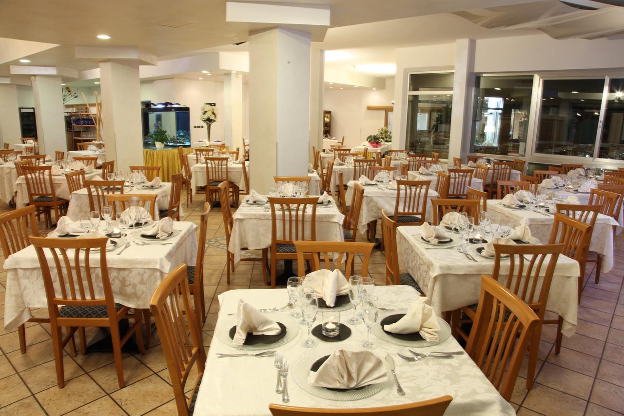 Hotel Plaza Llido Degli Estensi Buitenkant foto