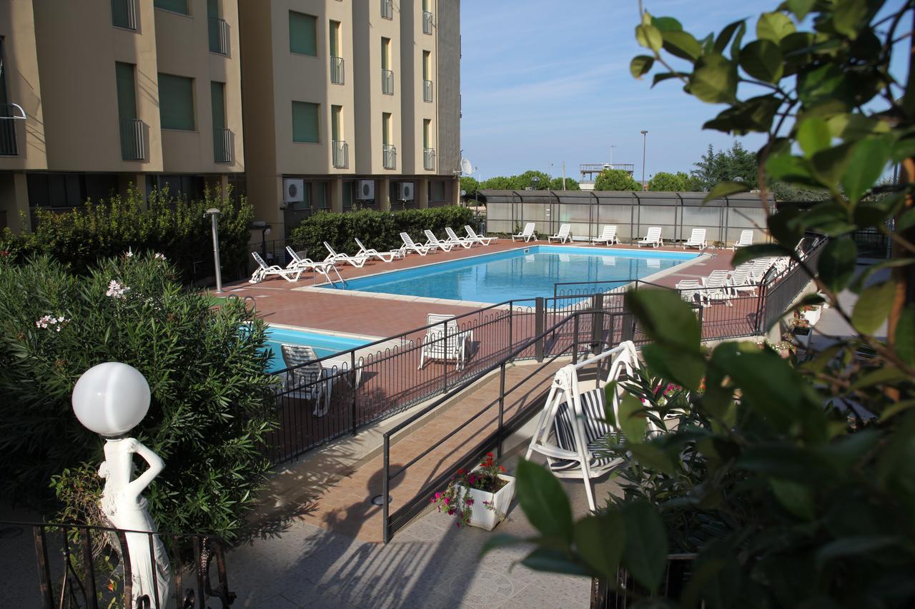 Hotel Plaza Llido Degli Estensi Buitenkant foto