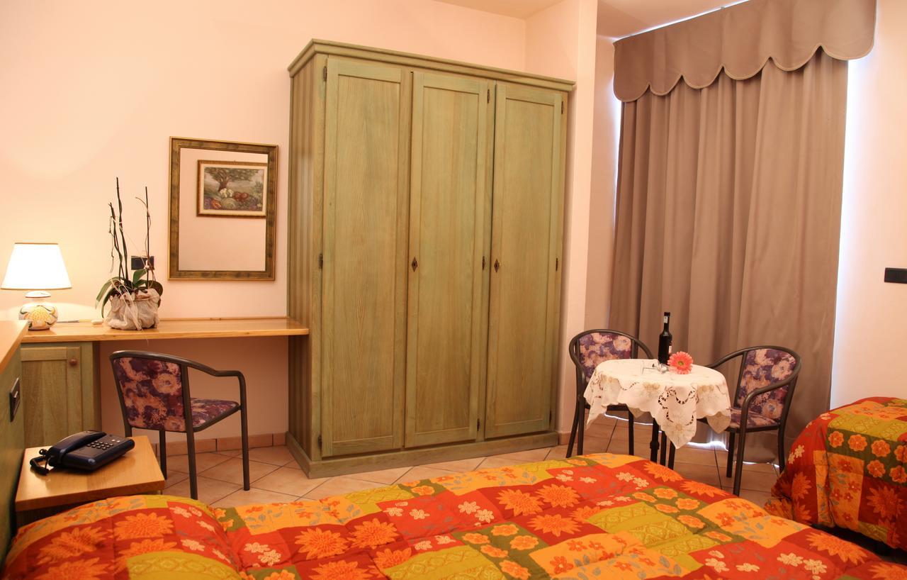 Hotel Plaza Llido Degli Estensi Buitenkant foto