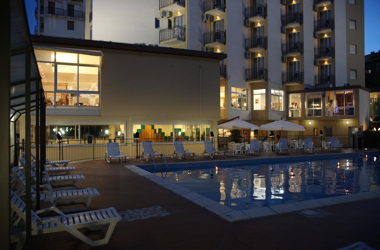 Hotel Plaza Llido Degli Estensi Buitenkant foto
