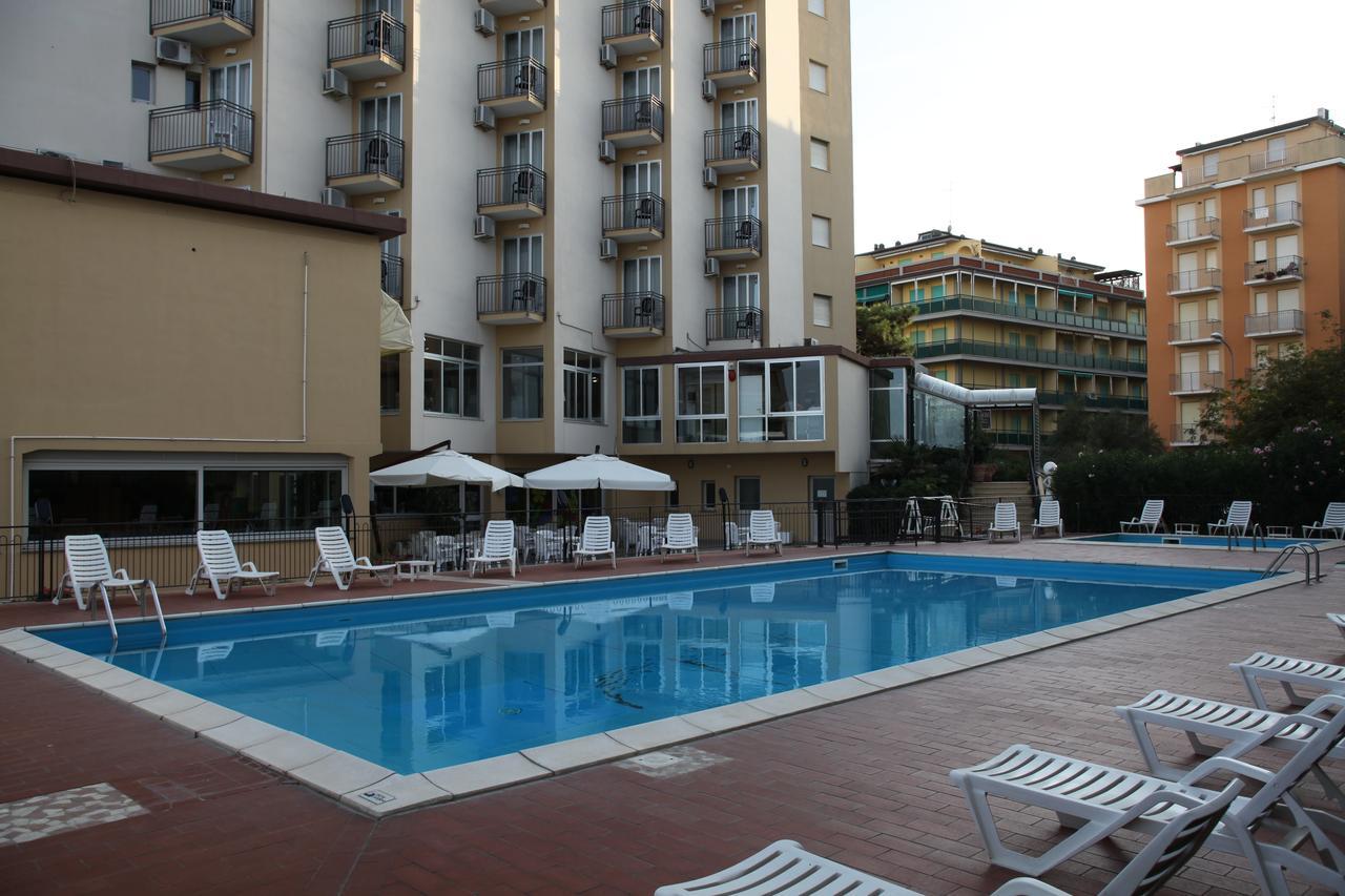Hotel Plaza Llido Degli Estensi Buitenkant foto
