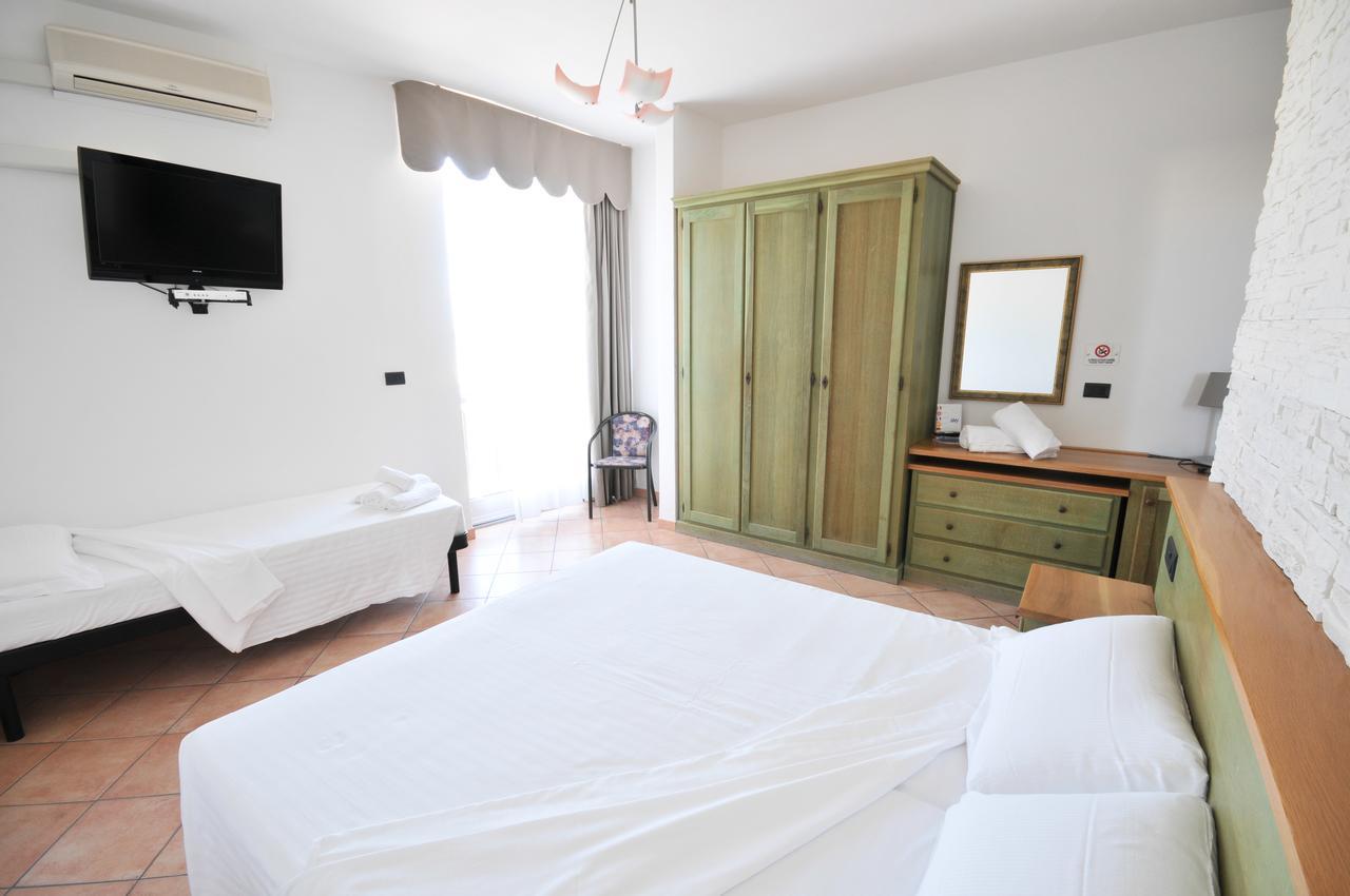 Hotel Plaza Llido Degli Estensi Buitenkant foto