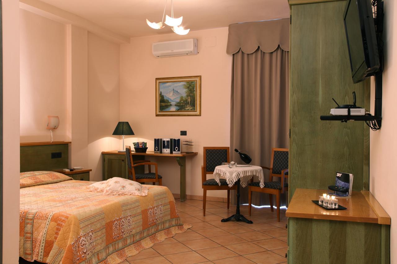 Hotel Plaza Llido Degli Estensi Buitenkant foto