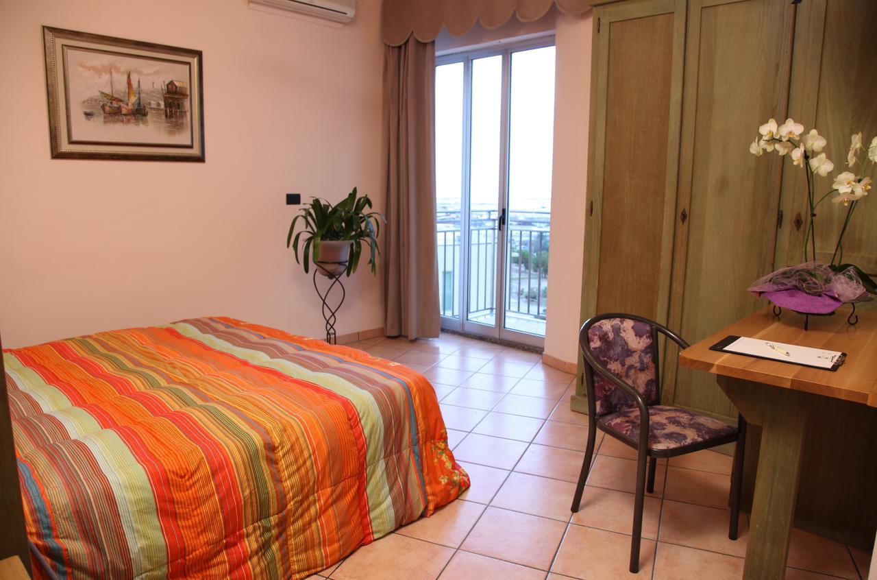 Hotel Plaza Llido Degli Estensi Buitenkant foto