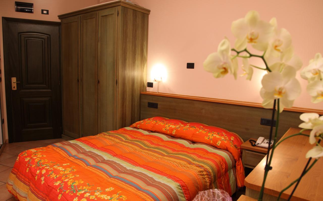 Hotel Plaza Llido Degli Estensi Buitenkant foto
