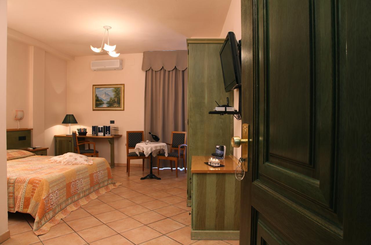 Hotel Plaza Llido Degli Estensi Buitenkant foto