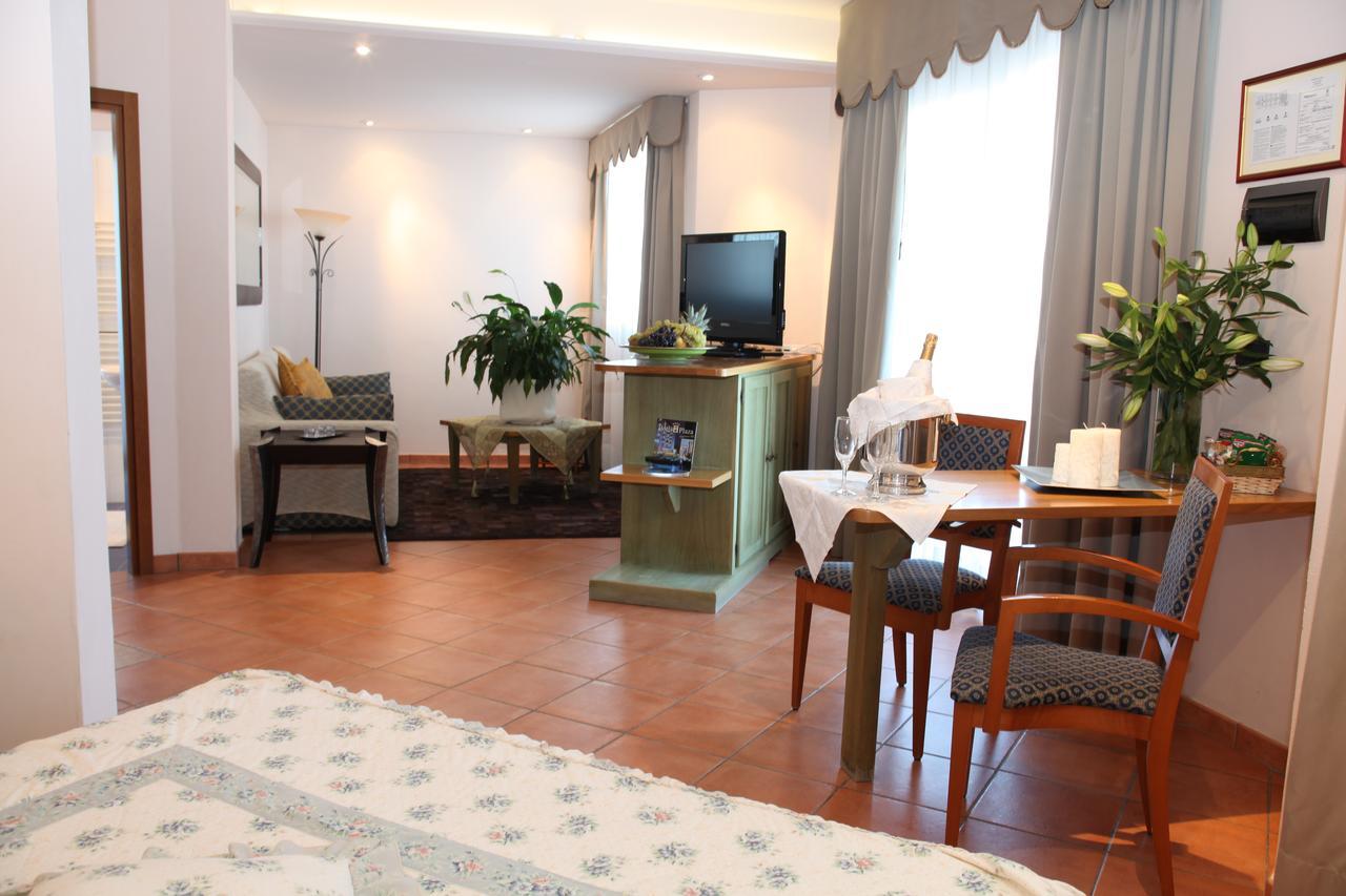 Hotel Plaza Llido Degli Estensi Buitenkant foto