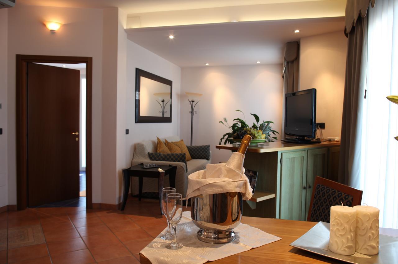 Hotel Plaza Llido Degli Estensi Buitenkant foto