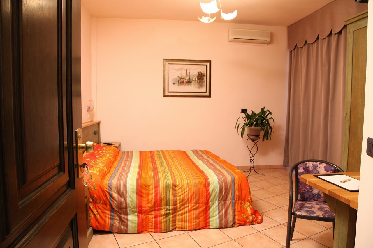 Hotel Plaza Llido Degli Estensi Buitenkant foto