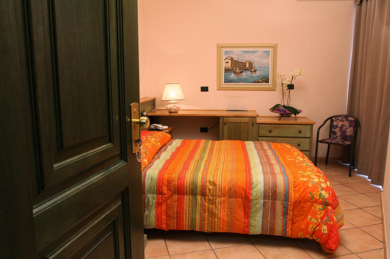 Hotel Plaza Llido Degli Estensi Buitenkant foto